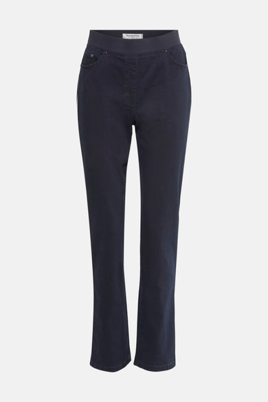 Jean bleu pour femme de RAPHAELA, avec ceinture élastique apparente et poches cavalières.