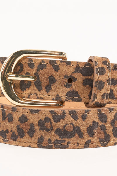 Bruine riem met luipaardprint van Access®, met een gouden gesp en contrasterende stiksels.