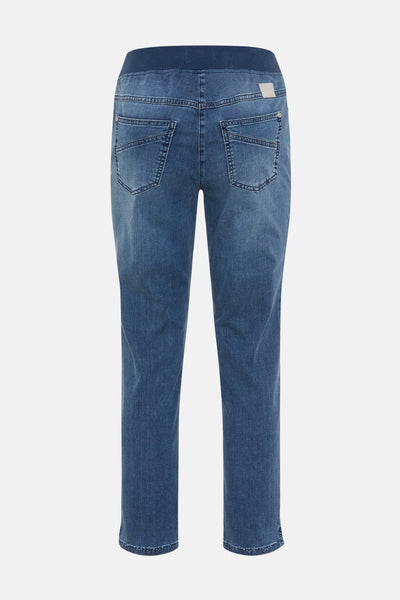 Raphaela spijkerbroek in middinblauw denim, met elastische tailleband en achterzakken.