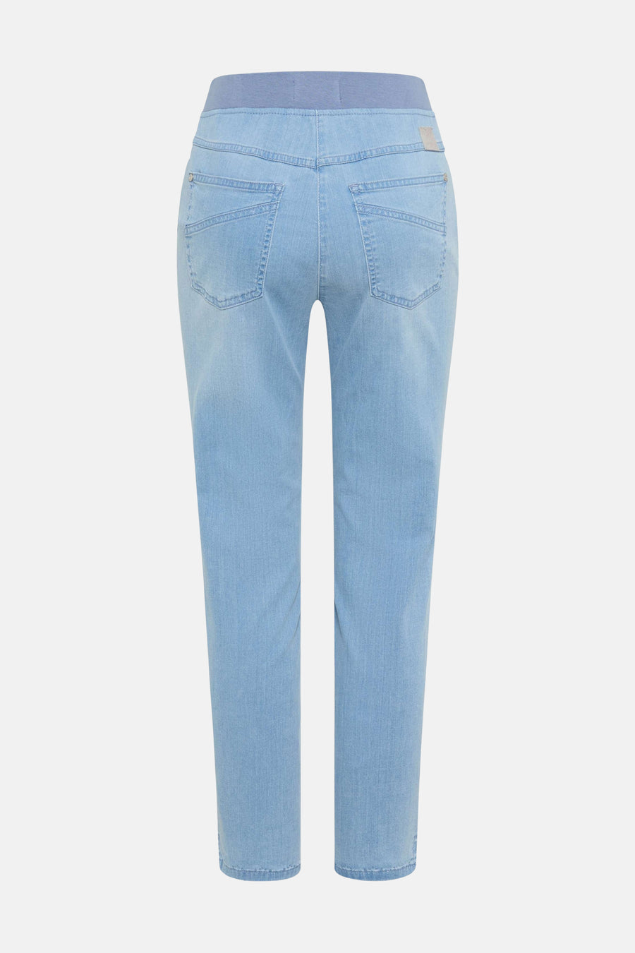 Jean slim bleu clair de RAPHAELA, avec une taille élastiquée et des poches arrière classiques.