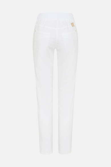 Jean slim en denim blanc de Raphaela, avec taille élastique et poches arrière.