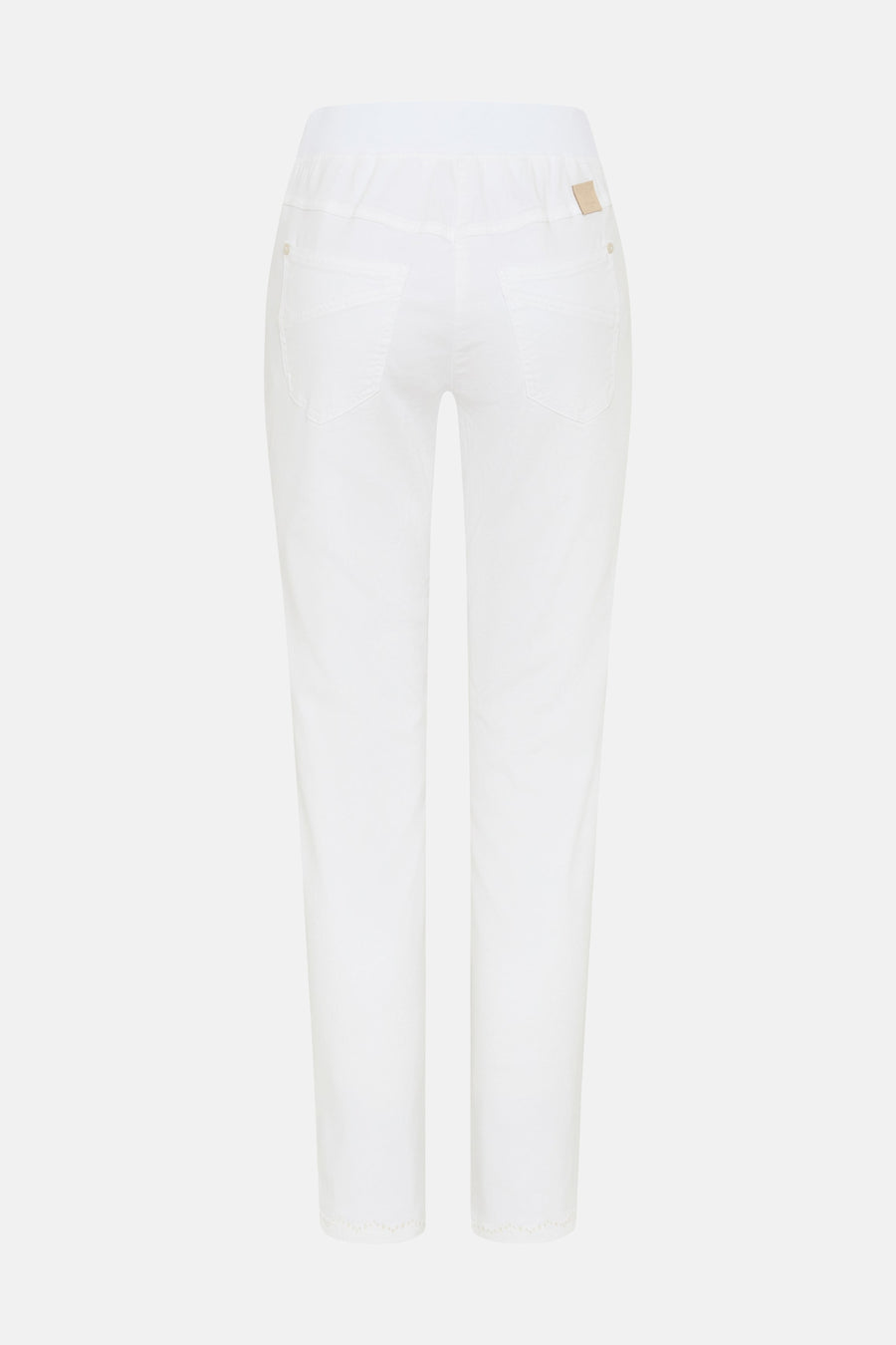 Jean slim en denim blanc de Raphaela, avec taille élastique et poches arrière.