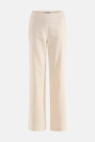 Ecru uitlopende jeans van RAPHAELA, detail van de paspelzak achter en de riemlus.