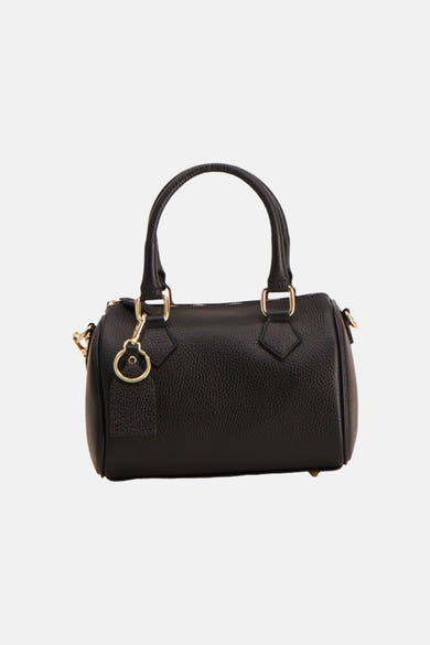 Sac à main noir de Access® façon cuir grainé, de style bowling, avec anses courtes et un charm anneau doré.