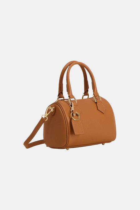 Sac à main beige de Access® en cuir grainé avec deux poignées, bandoulière amovible et ferrures dorées.