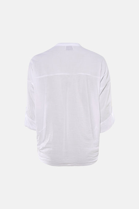Blouse blanche à manches longues de Terra di Siena, avec ourlet retroussé et coupe ample.