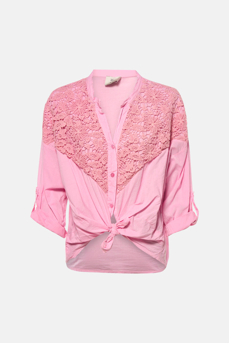 Blouse rose à manches longues de Terra di Siena, avec empiècement en dentelle et détail noué.