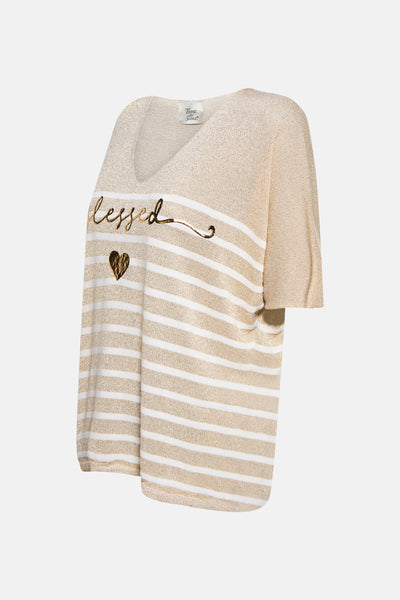 Gouden T-shirt met korte mouwen van Terra di Siena, met horizontale strepen met het woord 'blessed' en een gouden hart.