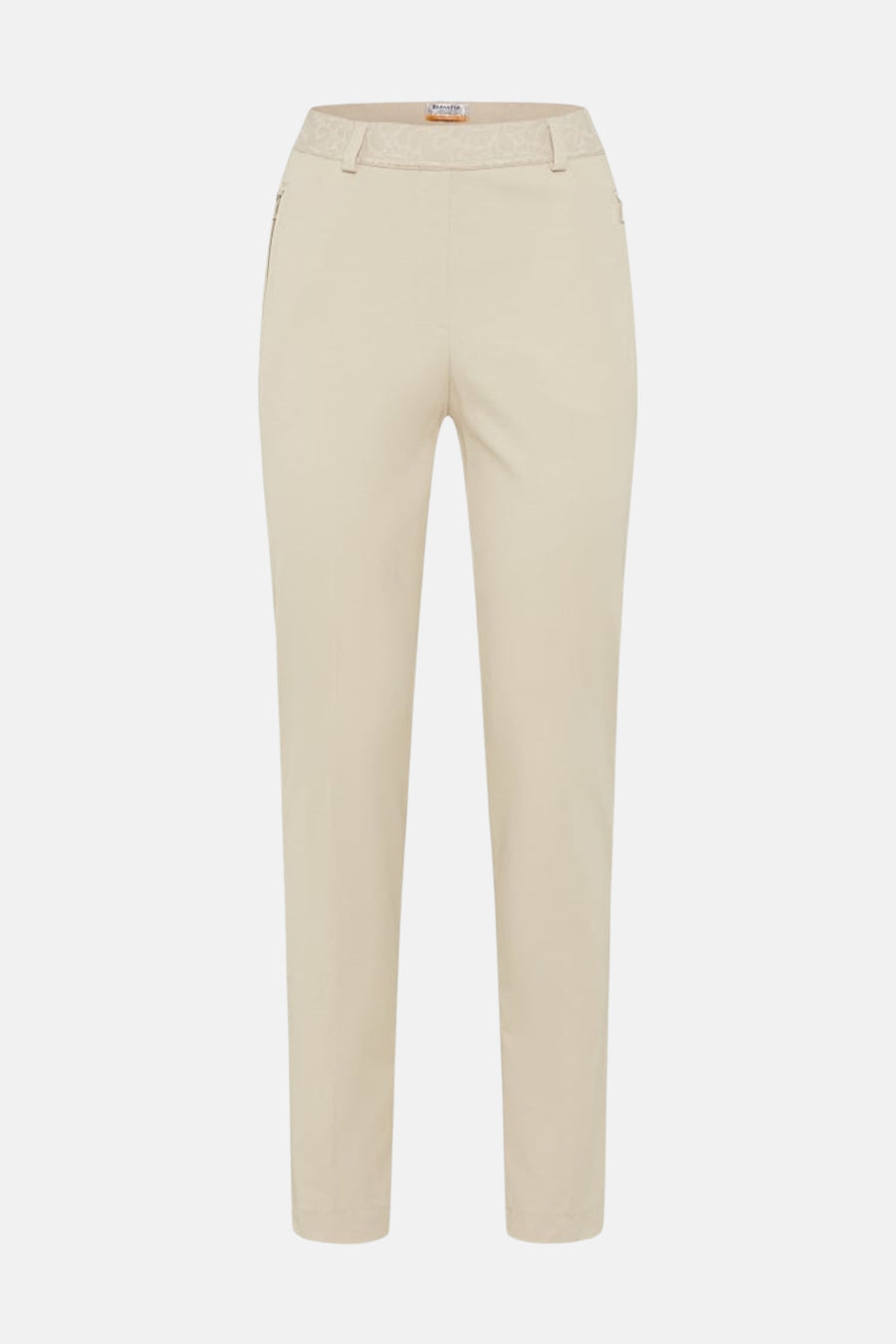 Pantalon de costume écru de Raphaela, avec une ceinture à motif décoratif.