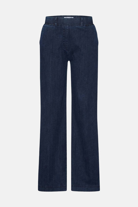 Wijde spijkerbroek in donkerblauw denim van RAPHAELA, uitlopend model op een effen achtergrond.