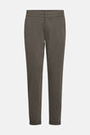 Pantalon de costume taupe par FREEQUENT, avec une texture chinée et un ourlet roulé.