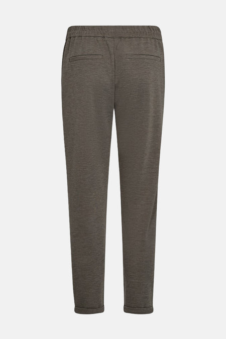 Pantalon de costume taupe de FREEQUENT, avec une texture subtile et des poches arrière discrètes.