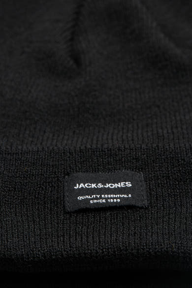 Bonnet noir par ACCESSORIES BY JACK & JONES, en maille côtelée avec étiquette cousue.