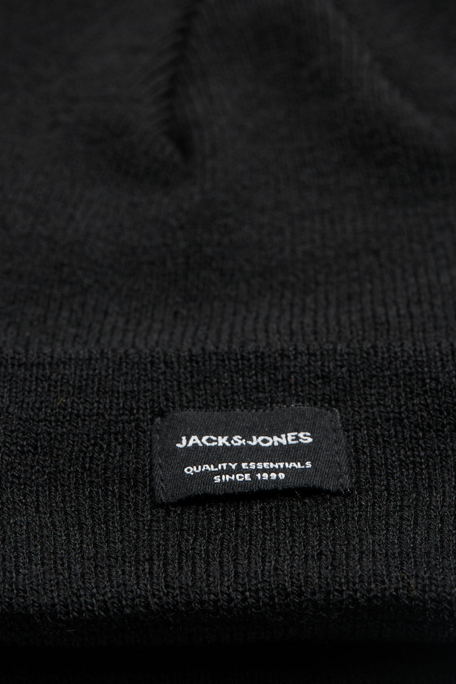 Bonnet noir par ACCESSORIES BY JACK & JONES, en maille côtelée avec étiquette cousue.