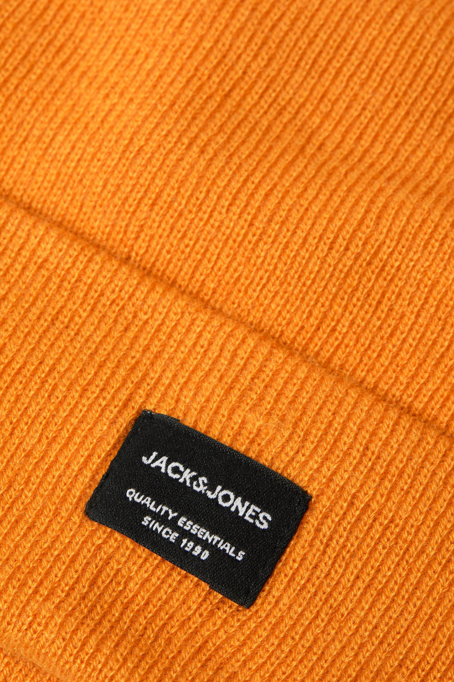 Bonnet orange en tricot ACCESSORIES BY JACK & JONES avec étiquette noire cousue.