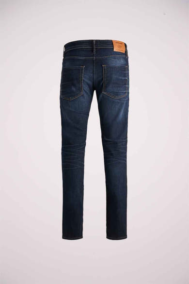 Slim jeans in donkerblauw denim van JACK & JONES, achterkant met zakken en leren label.
