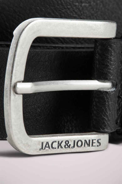 Ceinture noire de ACCESSORIES BY JACK & JONES avec boucle argentée et logo gravé.