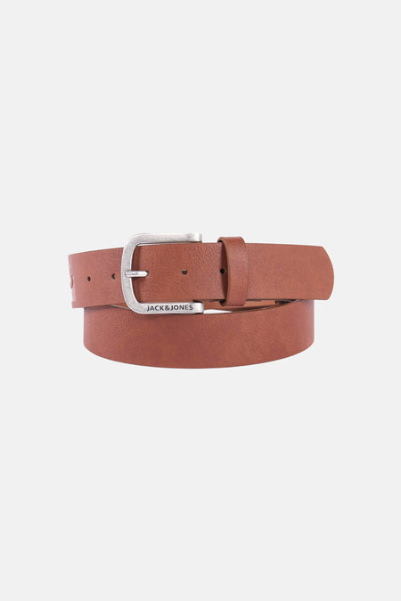 Ceinture marron en cuir de ACCESSORIES BY JACK & JONES, avec boucle argentée et logo gravé.