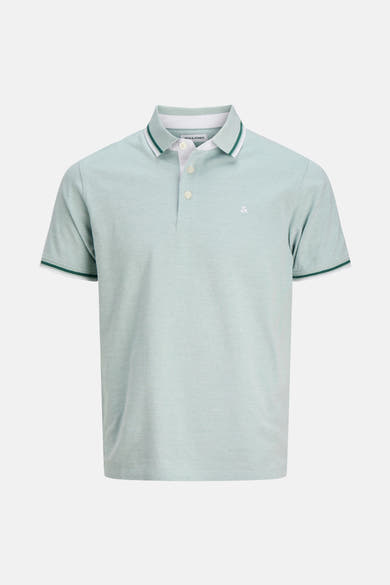Polo bleu à manches courtes de PREMIUM by JACK & JONES, avec rayures blanches et vertes au col et aux manches.
