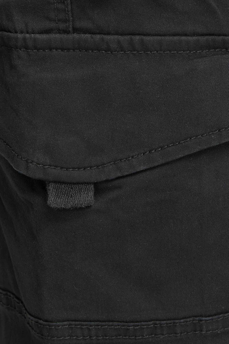 Pantalon cargo noir par JACK & JONES JEANS INTELLIGENCE, avec poche à rabat texturée.