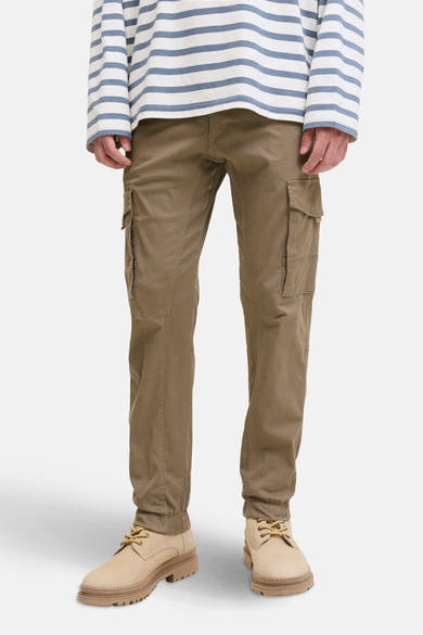 Pantalon cargo marron de JACK & JONES JEANS INTELLIGENCE, avec poches latérales et coupe fuselée aux chevilles.