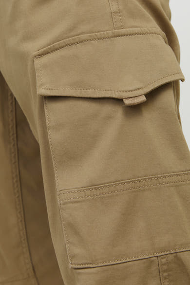Pantalon cargo brun par JACK & JONES JEANS INTELLIGENCE avec poche latérale à rabat.