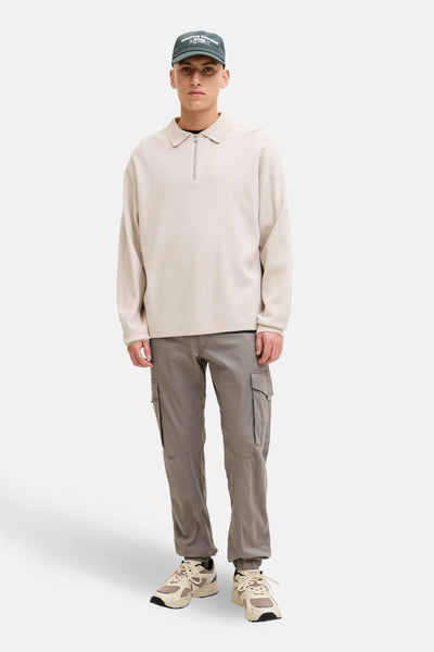 Pantalon cargo brun par JACK & JONES JEANS INTELLIGENCE, avec poches latérales et bas élastiqués.
