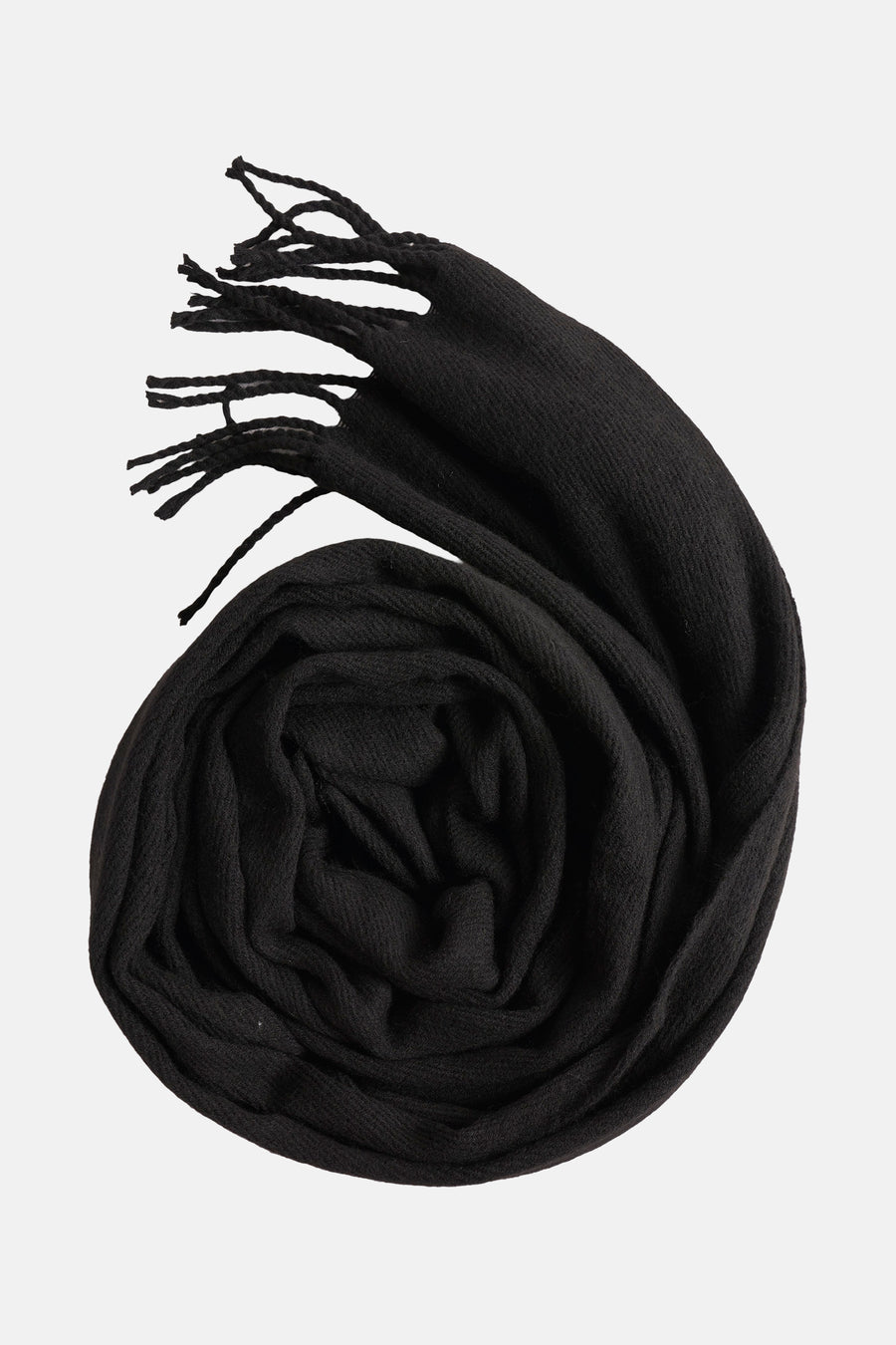 Écharpe noire de ACCESSORIES BY JACK & JONES, texture tricotée et détail de franges à une extrémité.
