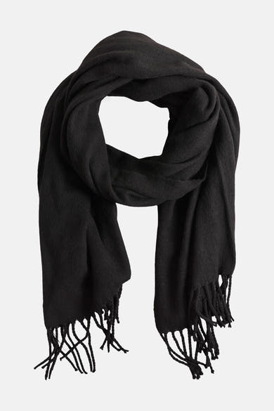 Écharpe noire par ACCESSORIES BY JACK & JONES, à franges et texture douce, vue de face.