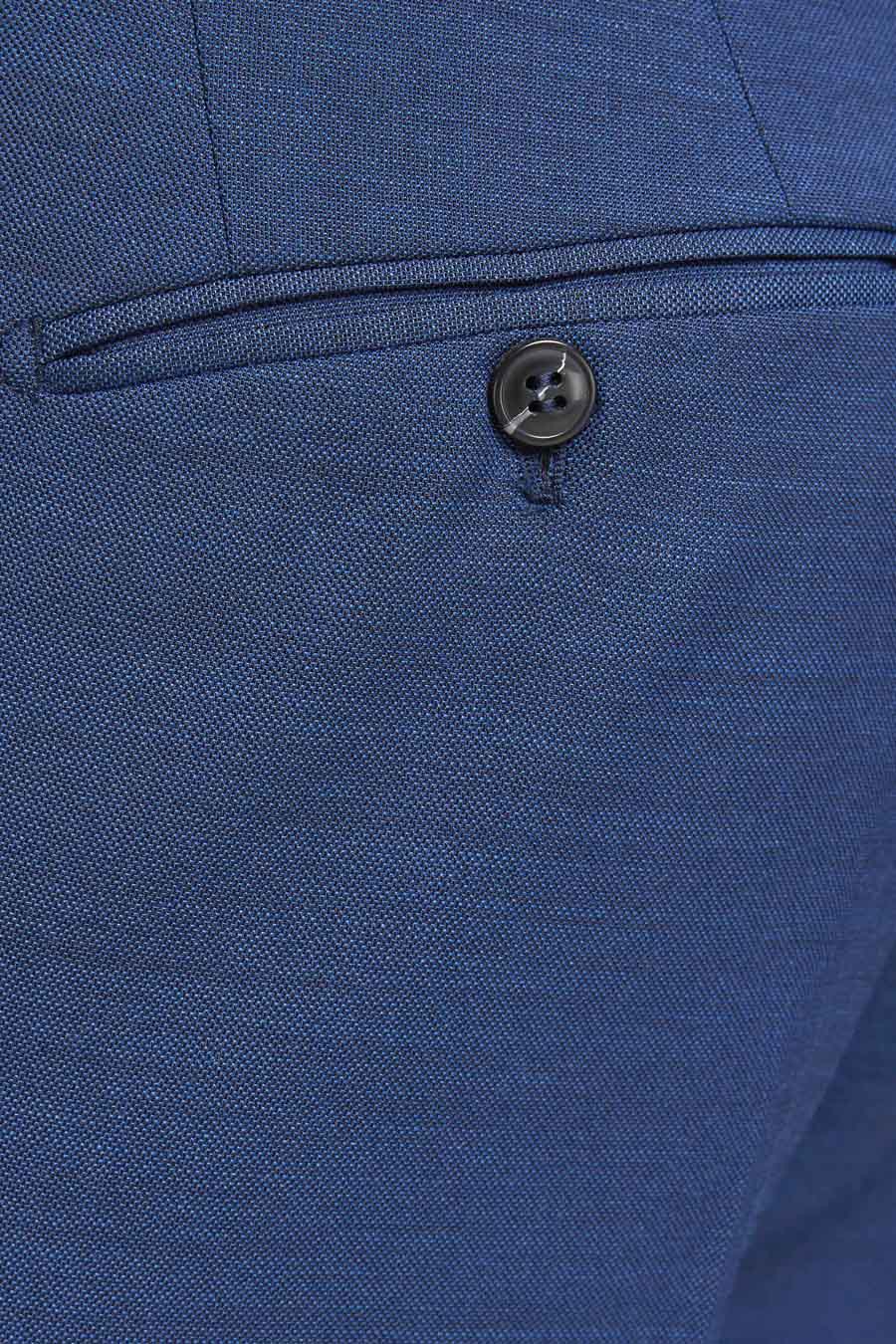 Blauwe blazer van PREMIUM by JACK & JONES, met knoopzak en subtiele textuur van de stof.