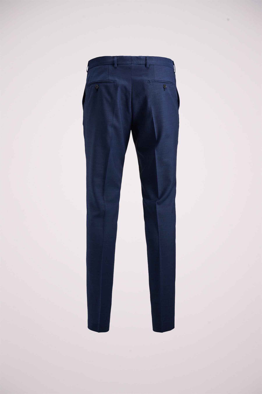 Blauwe kostuumbroek van PREMIUM by JACK & JONES, met achterzakken met knoopsluiting, op een neutrale achtergrond.