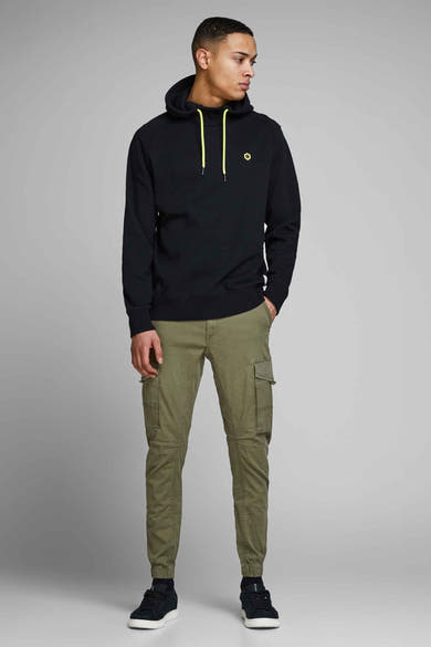 Pantalon cargo vert par JACK & JONES JEANS INTELLIGENCE, avec poches latérales et coupe fuselée.