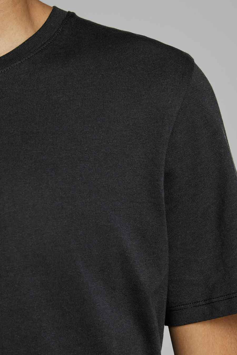 T-shirt noir de JACK & JONES, en jersey à manches courtes et coupe classique.