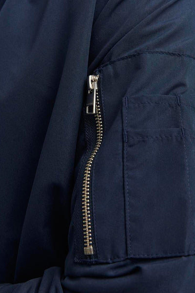 Kort marineblauw jack van PREMIUM BLUE BY JACK & JONES, met opgestikte zak en zichtbare ritssluiting.