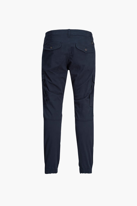 Pantalon cargo bleu de JACK & JONES JEANS INTELLIGENCE, avec poches latérales et ourlets élastiques, vue arrière.
