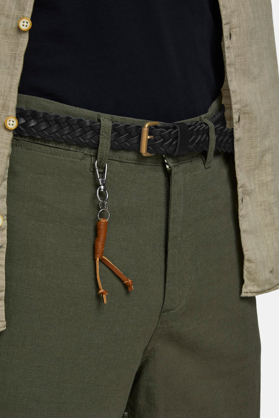 Zwarte gevlochten riem van ACCESSORIES BY JACK & JONES met gouden gesp en sleutelhangerdetail.