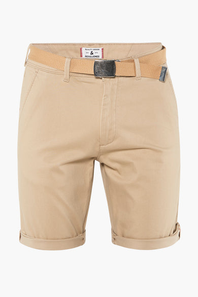 Korte beige short van JACK & JONES JEANS INTELLIGENCE, met gevlochten riem en omgeslagen zomen, achterzijde.