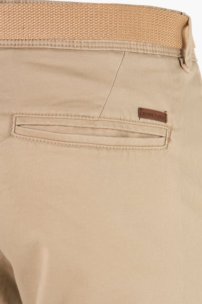 Short beige de JACK & JONES JEANS INTELLIGENCE, avec poche arrière passepoilée et ceinture assortie.