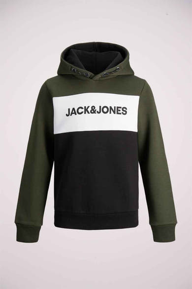 Sweat à capuche vert, de JACK & JONES KIDS, avec bloc de couleur blanc et noir sur le devant.
