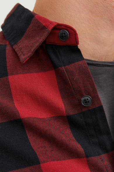 Rood en zwart geruit overhemd met lange mouwen van JACK & JONES, kraagdetail en knoopsluiting.
