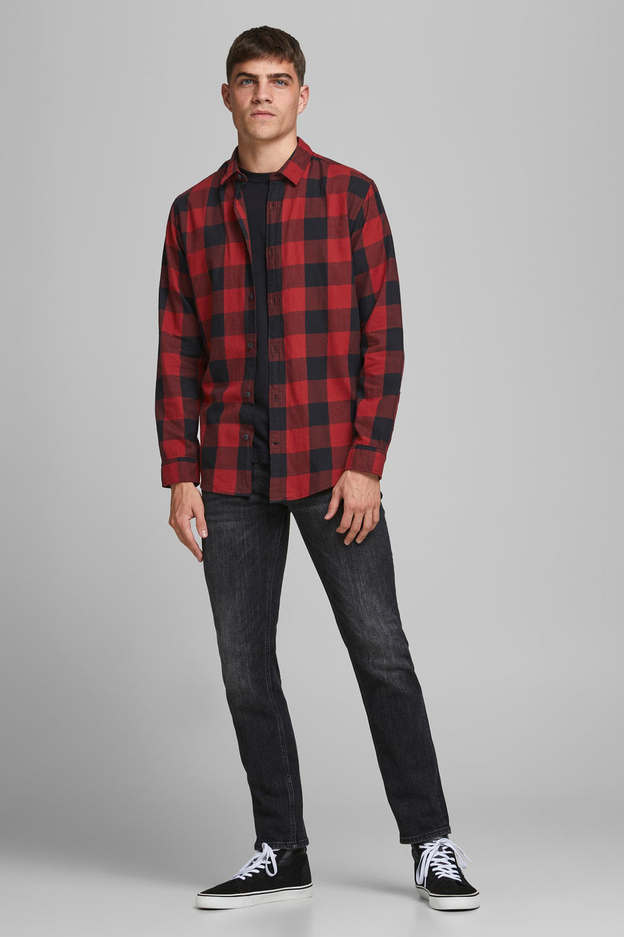 Rood en zwart geruit overhemd met lange mouwen van Jack & Jones met een relaxte pasvorm.
