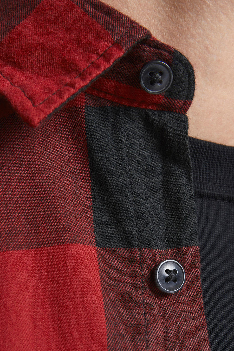 Rood geruit overhemd met lange mouwen van JACK & JONES, met zwarte knopen en stoffen kraag.