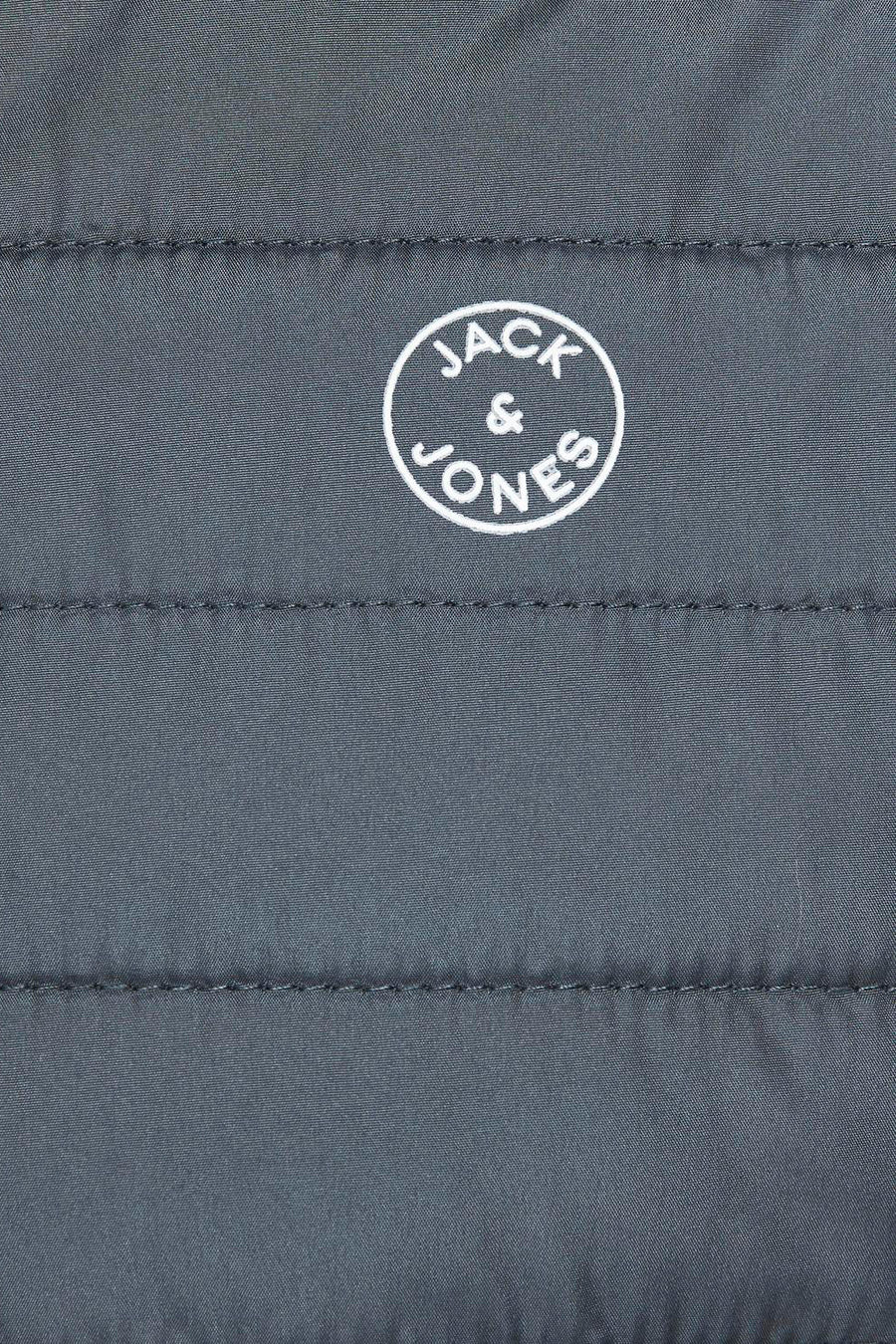 Grijze waterdichte jas van JACK & JONES, gewatteerd patroon met merklogo.