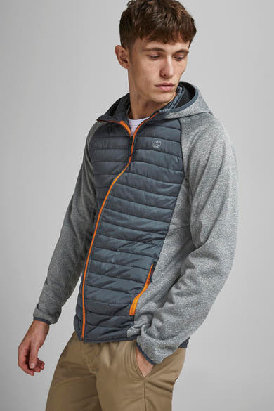 Grijze waterdichte jas van JACK & JONES, met capuchon en antraciet gewatteerd inzetstuk, oranje ritssluiting.