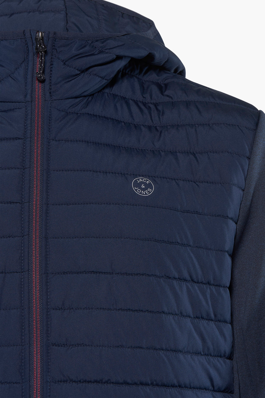 Kort marineblauw jack van JACK & JONES, gewatteerd met rode ritssluiting en capuchon.
