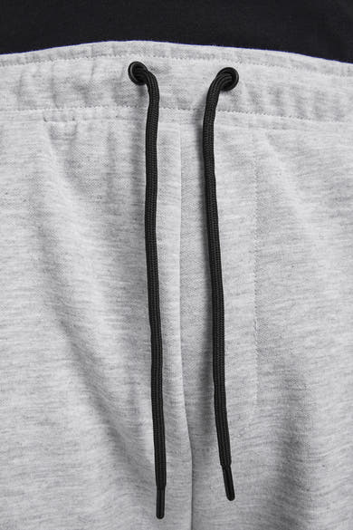Korte grijze short van JACK & JONES JEANS INTELLIGENCE, met trekkoord en elastische tailleband.