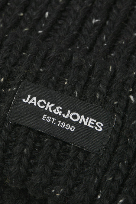 Bonnet noir en tricot, de Accessories by Jack & Jones, avec des détails chinés.

