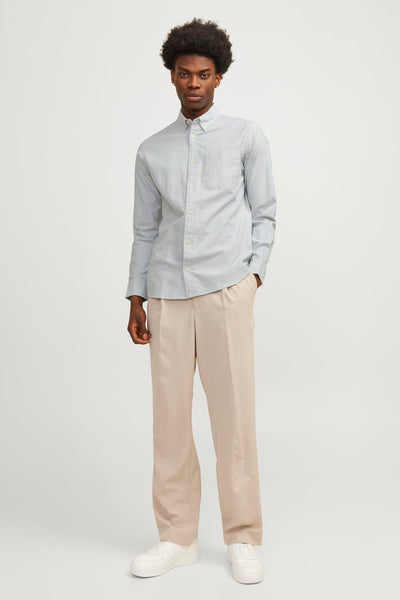 Chemise à manches longues verte de PREMIUM by JACK & JONES, avec poche poitrine et coupe classique.
