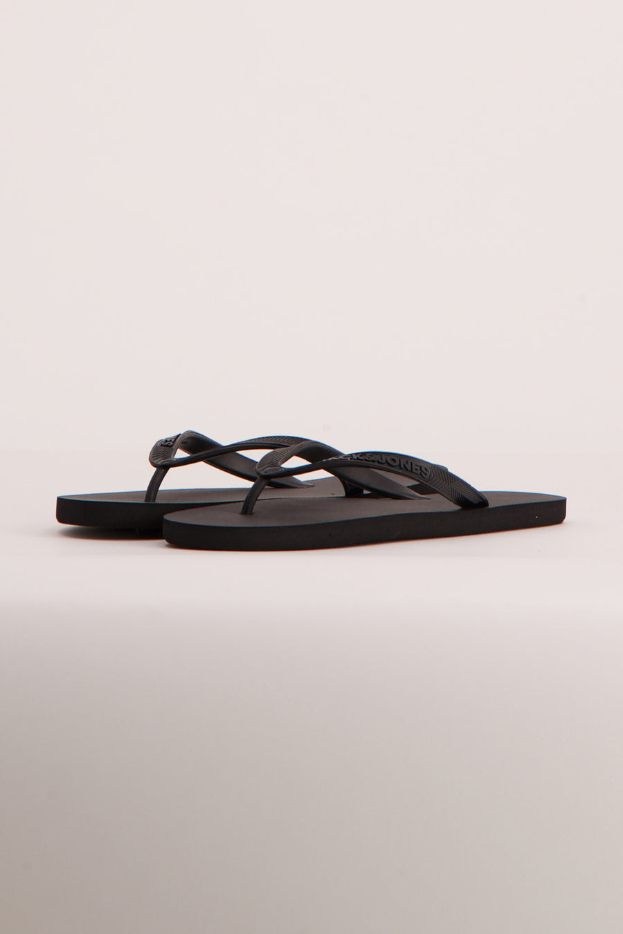 Tongs bleues de Accessories by Jack & Jones, minimalistes, avec des brides fines et texturées.