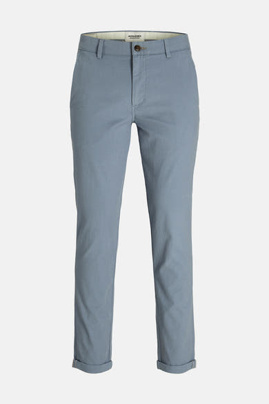 Chino bleu clair par JACK & JONES, avec ourlets retroussés et texture subtile.
